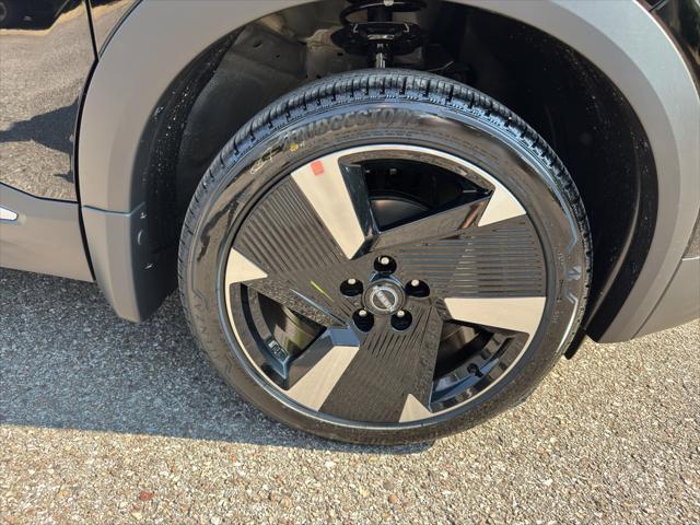 new 2025 Nissan Kicks car, priced at $27,250