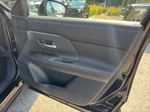 new 2025 Nissan Kicks car, priced at $27,970