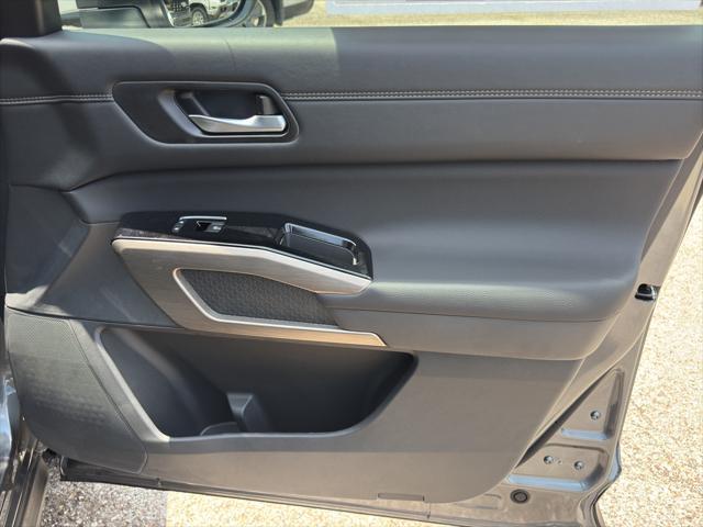new 2025 Nissan Pathfinder car, priced at $51,610