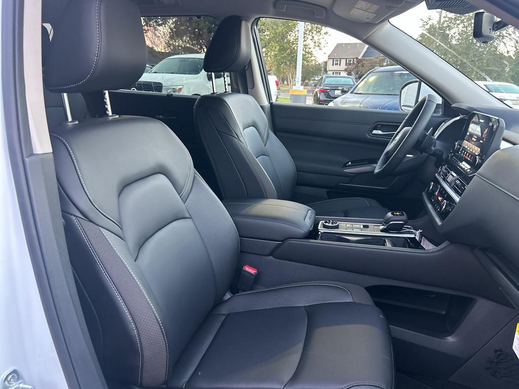 new 2025 Nissan Pathfinder car, priced at $44,990