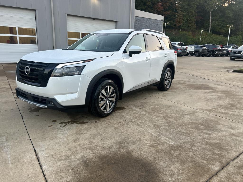 new 2025 Nissan Pathfinder car, priced at $44,990