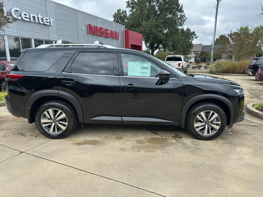 new 2025 Nissan Pathfinder car, priced at $41,990
