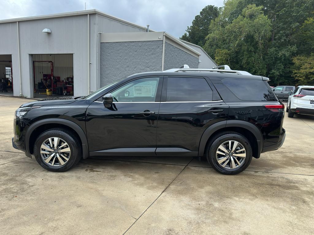new 2025 Nissan Pathfinder car, priced at $41,990
