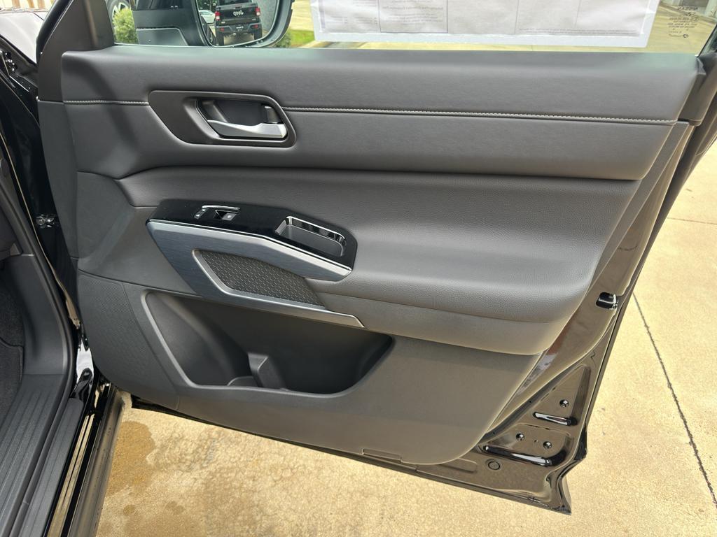new 2025 Nissan Pathfinder car, priced at $41,990