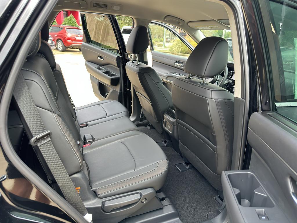new 2025 Nissan Pathfinder car, priced at $41,990