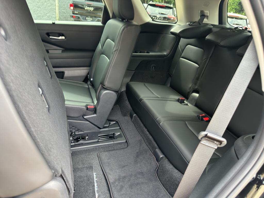 new 2025 Nissan Pathfinder car, priced at $41,990