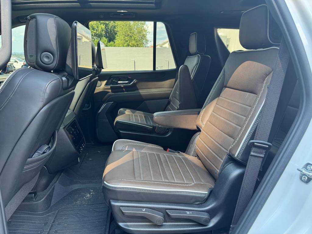 used 2025 GMC Yukon car, priced at $104,900