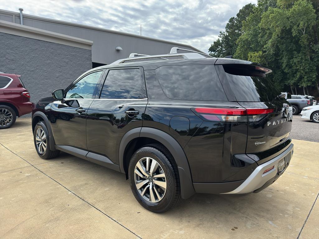 new 2025 Nissan Pathfinder car, priced at $43,380