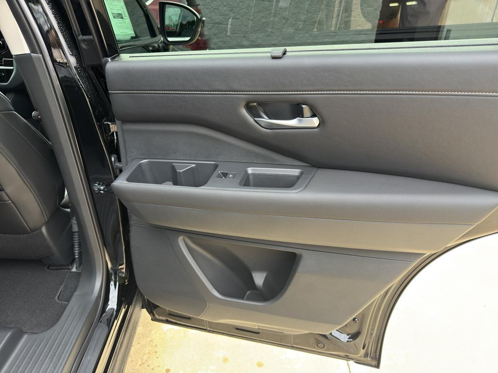 new 2025 Nissan Pathfinder car, priced at $43,380