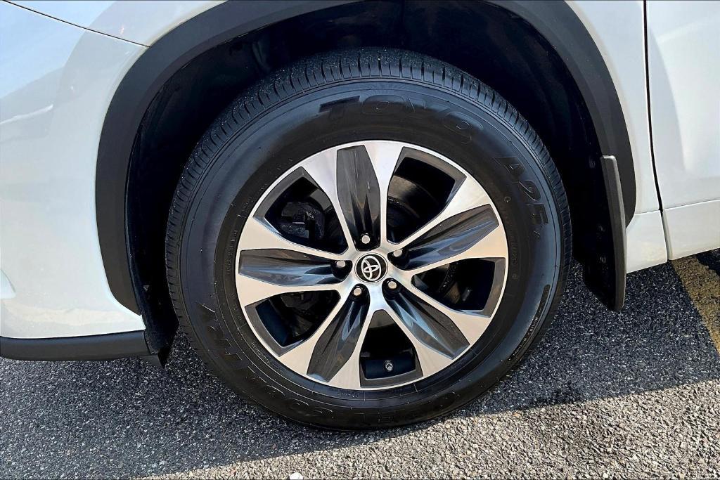 used 2021 Toyota Highlander car, priced at $33,000