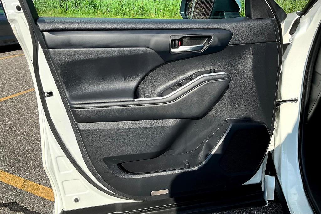 used 2021 Toyota Highlander car, priced at $33,000
