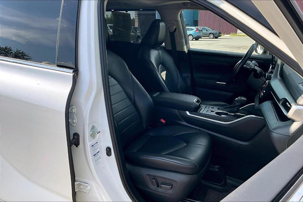 used 2021 Toyota Highlander car, priced at $33,000