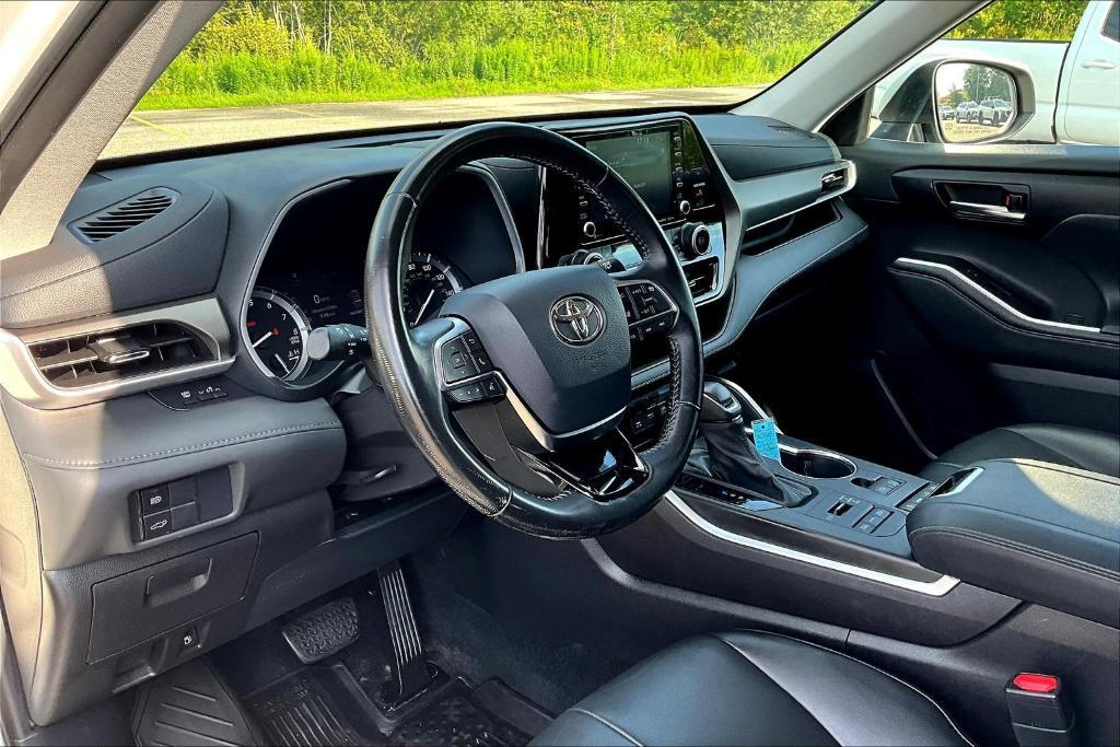 used 2021 Toyota Highlander car, priced at $33,000
