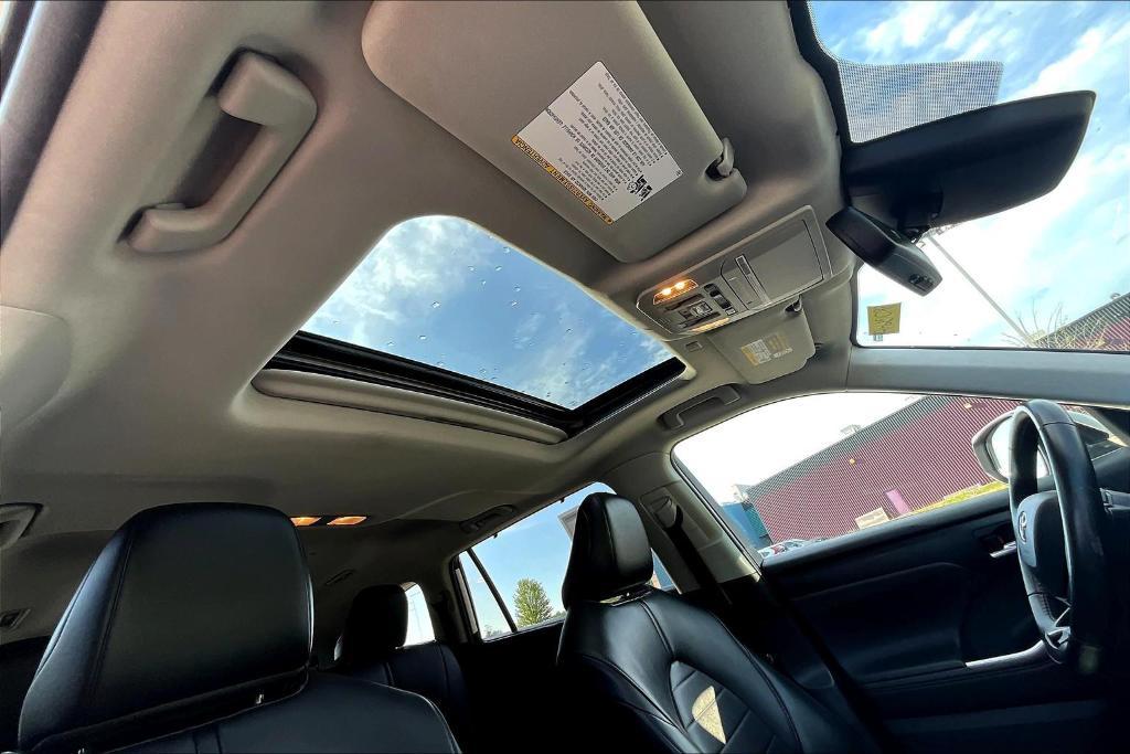 used 2021 Toyota Highlander car, priced at $33,000