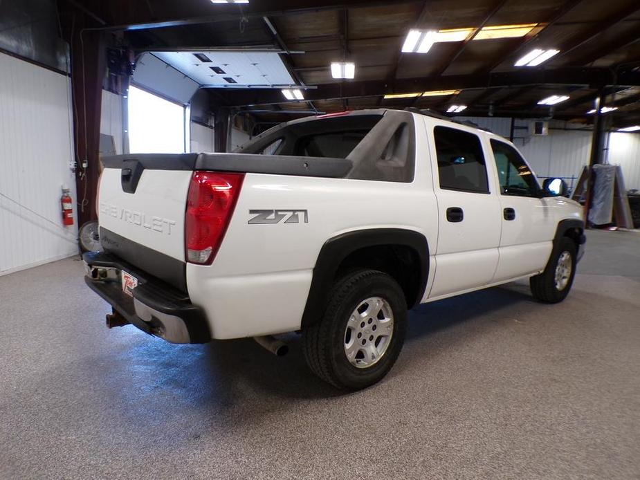 used 2003 Chevrolet Avalanche car, priced at $3,495