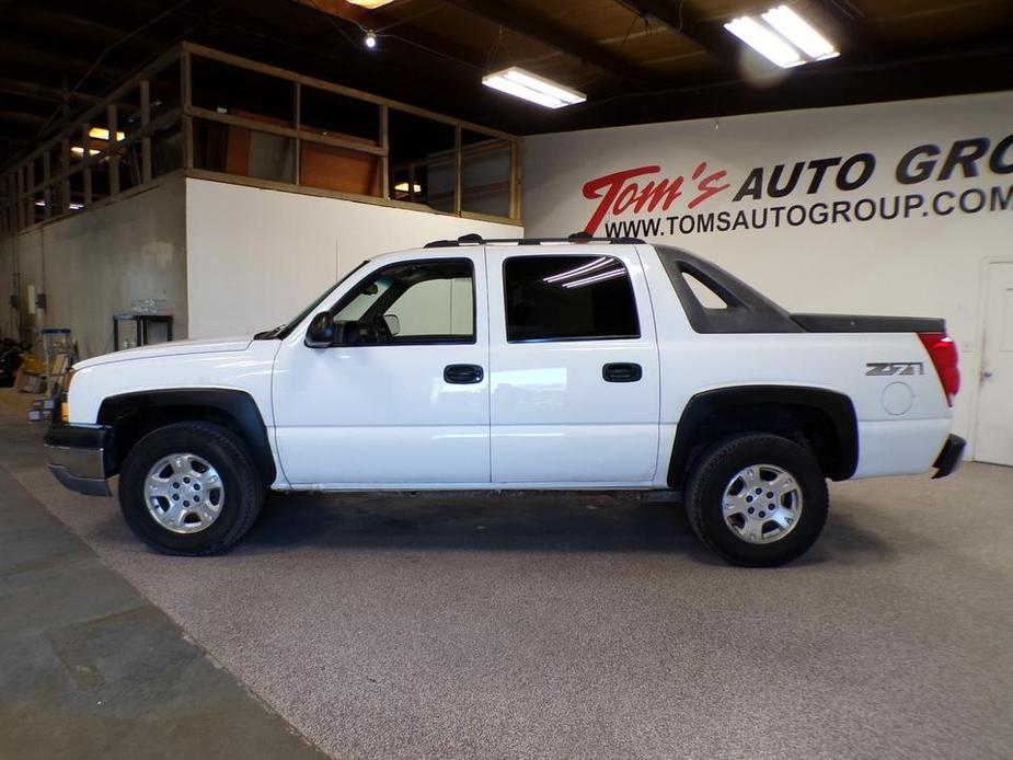 used 2003 Chevrolet Avalanche car, priced at $3,495
