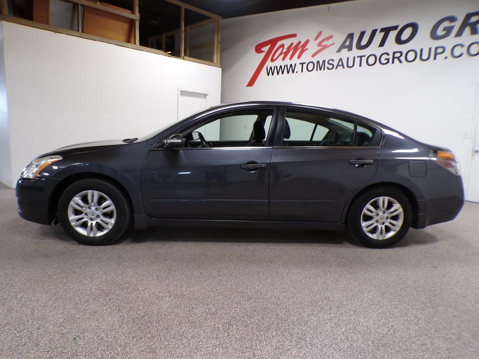 used 2010 Nissan Altima car, priced at $5,495