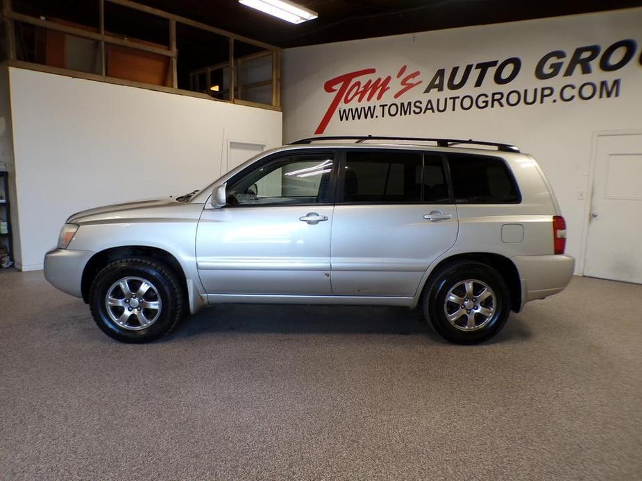 used 2004 Toyota Highlander car, priced at $5,995