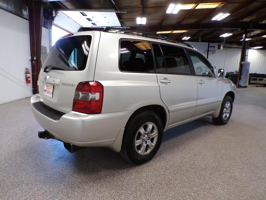 used 2004 Toyota Highlander car, priced at $5,995