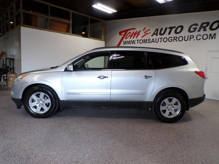 used 2009 Chevrolet Traverse car, priced at $3,495