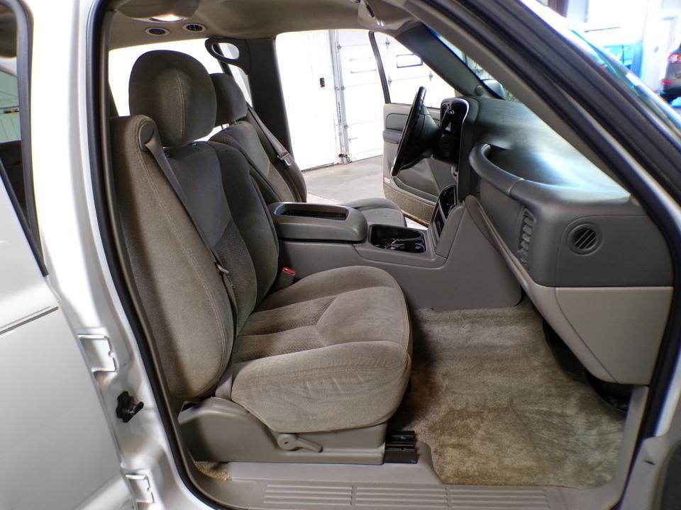 used 2003 Chevrolet Suburban car, priced at $2,995
