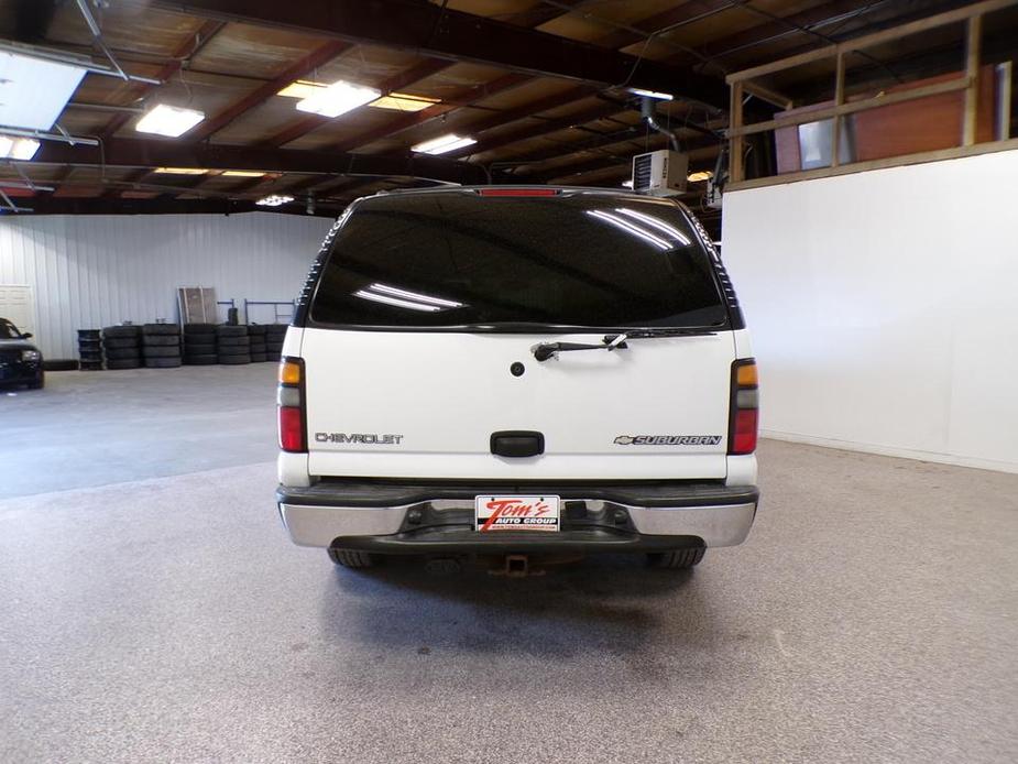 used 2005 Chevrolet Suburban car, priced at $5,995