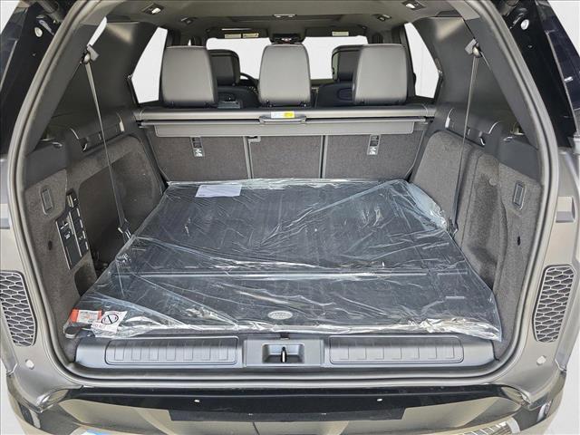 new 2025 Land Rover Discovery car, priced at $76,778