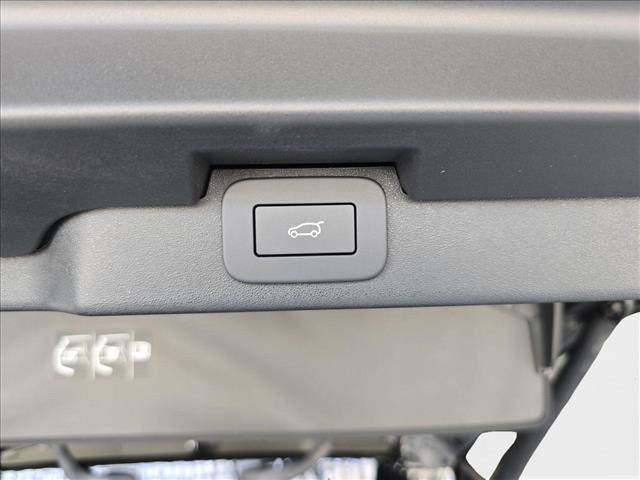 new 2025 Land Rover Discovery car, priced at $76,778