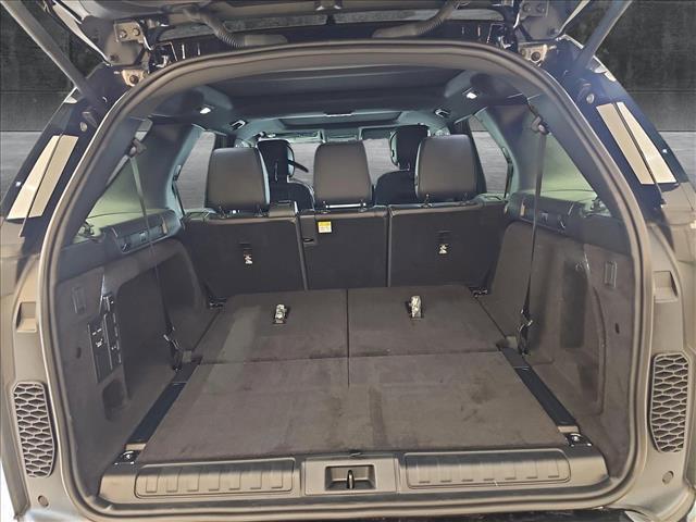 new 2025 Land Rover Discovery car, priced at $79,918