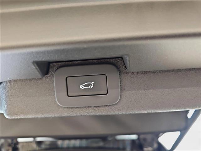 new 2025 Land Rover Discovery car, priced at $79,918