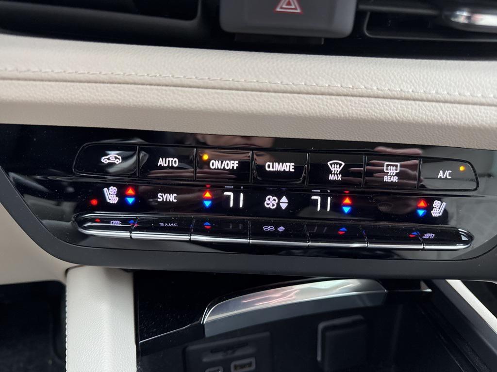 used 2023 Buick Envision car, priced at $28,896