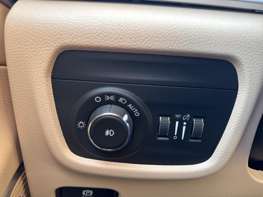 used 2022 Jeep Grand Cherokee car, priced at $32,336