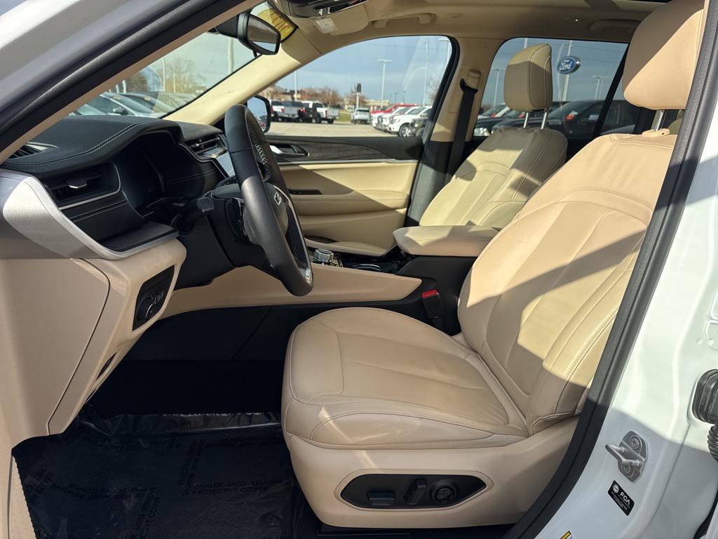 used 2022 Jeep Grand Cherokee car, priced at $32,336