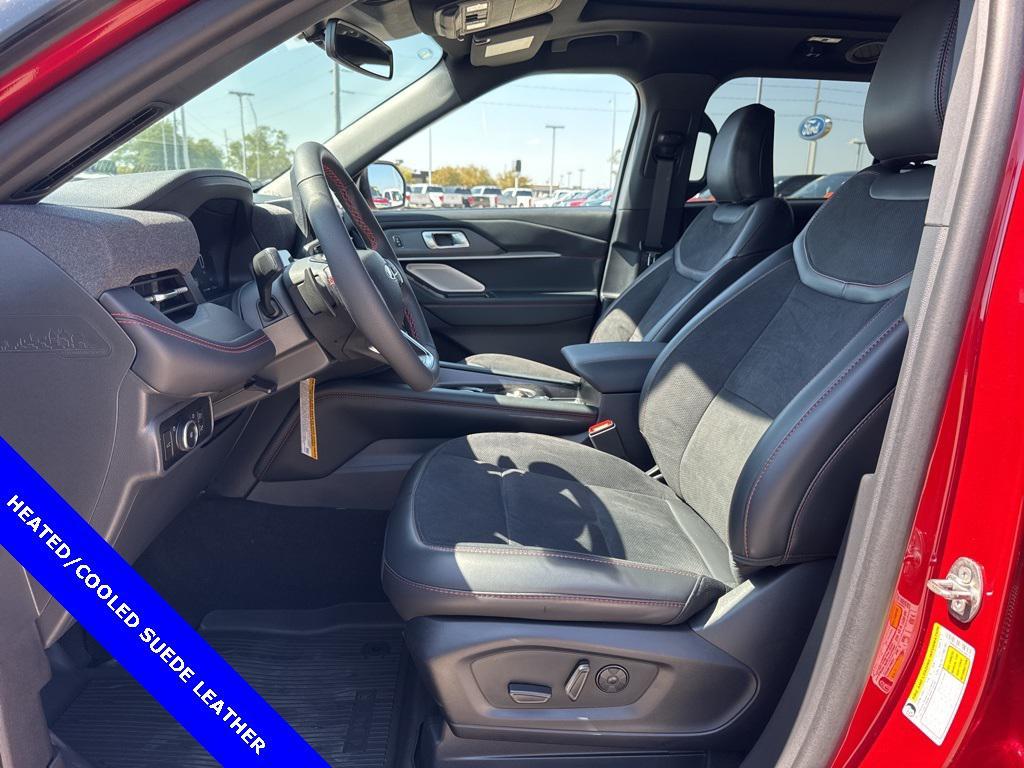 new 2025 Ford Explorer car, priced at $65,086