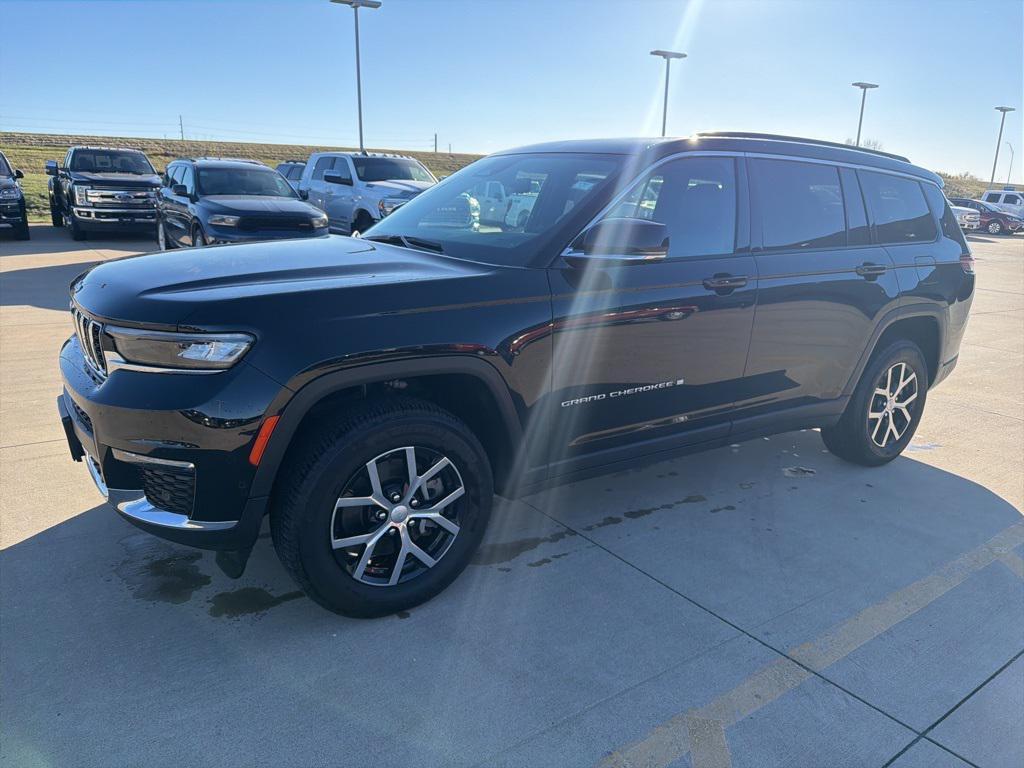 used 2024 Jeep Grand Cherokee L car, priced at $33,571