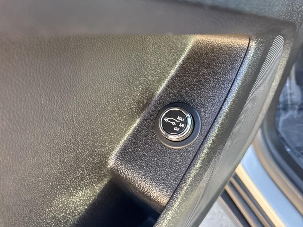 used 2021 Chevrolet Traverse car, priced at $15,901