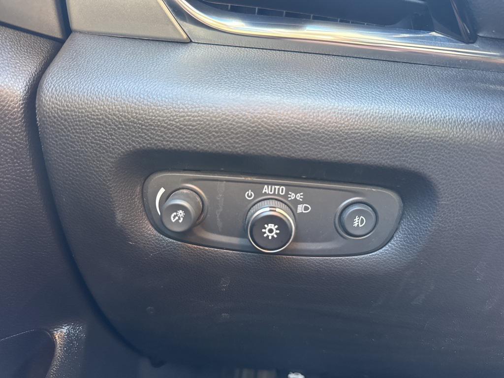 used 2021 Chevrolet Traverse car, priced at $15,901