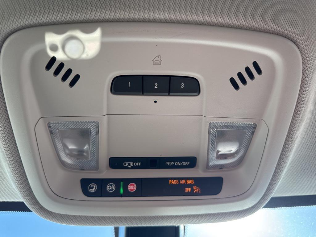 used 2021 Chevrolet Traverse car, priced at $15,901