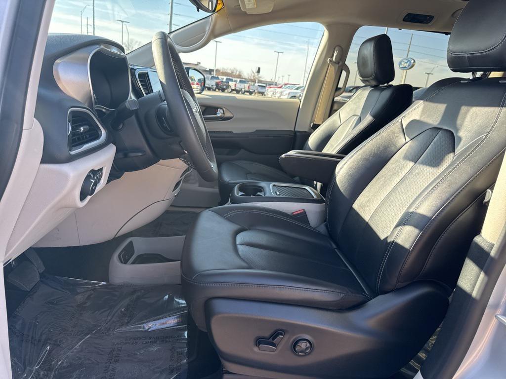 used 2024 Chrysler Pacifica car, priced at $30,161