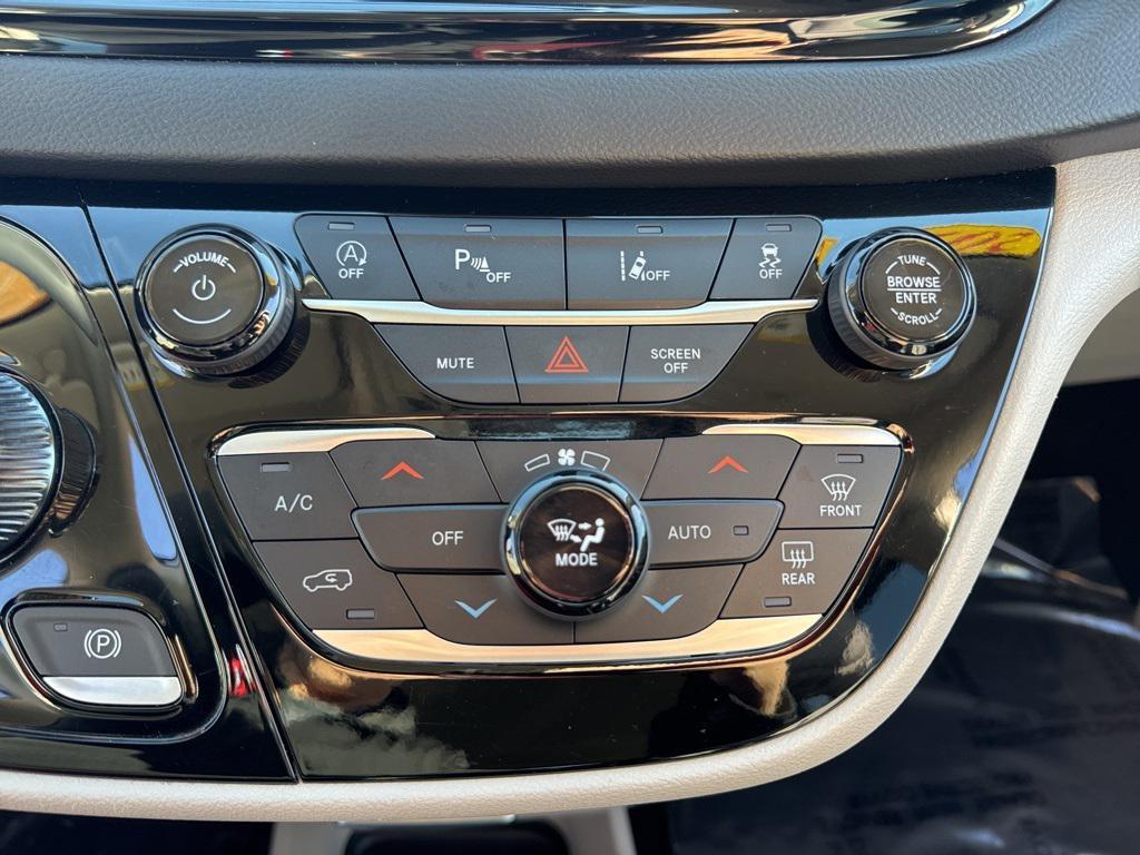 used 2024 Chrysler Pacifica car, priced at $30,161