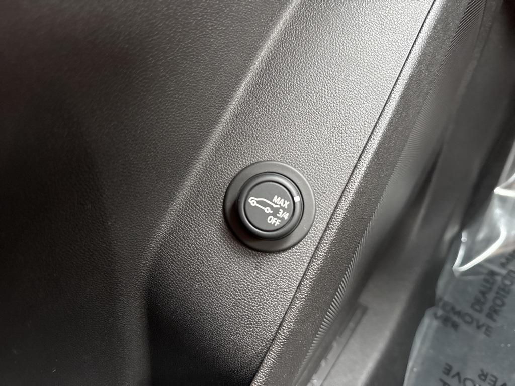 used 2021 Chevrolet Equinox car, priced at $23,115