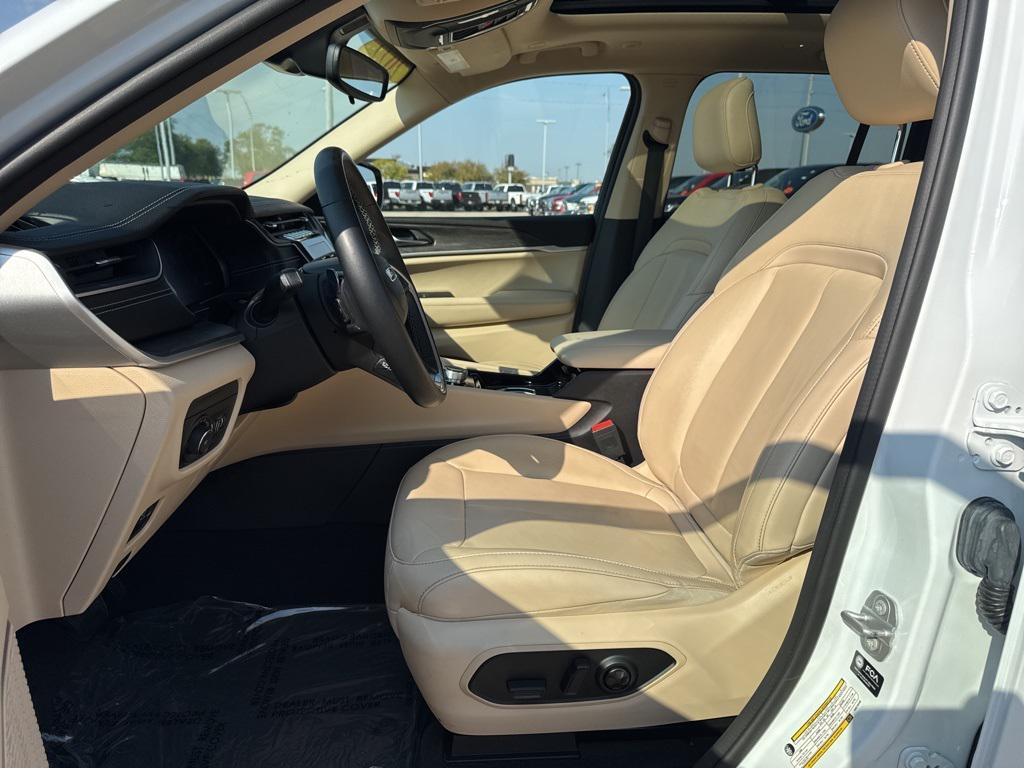 used 2022 Jeep Grand Cherokee car, priced at $29,717