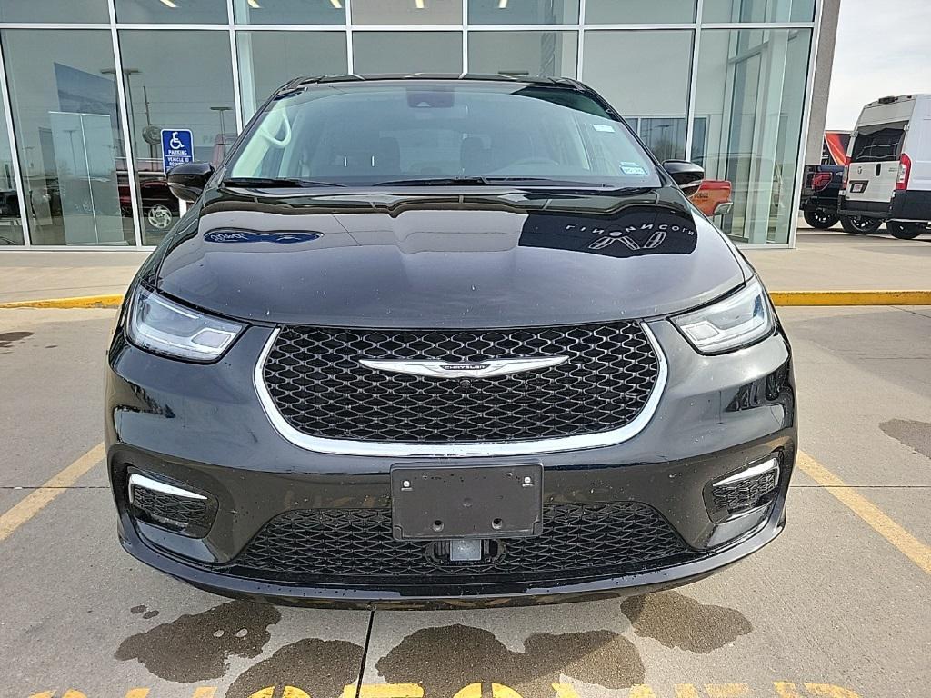 used 2024 Chrysler Pacifica car, priced at $30,957