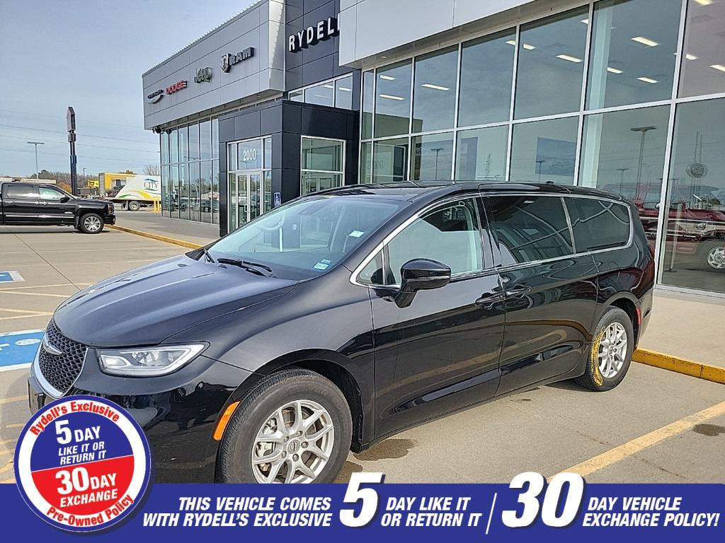 used 2024 Chrysler Pacifica car, priced at $30,957