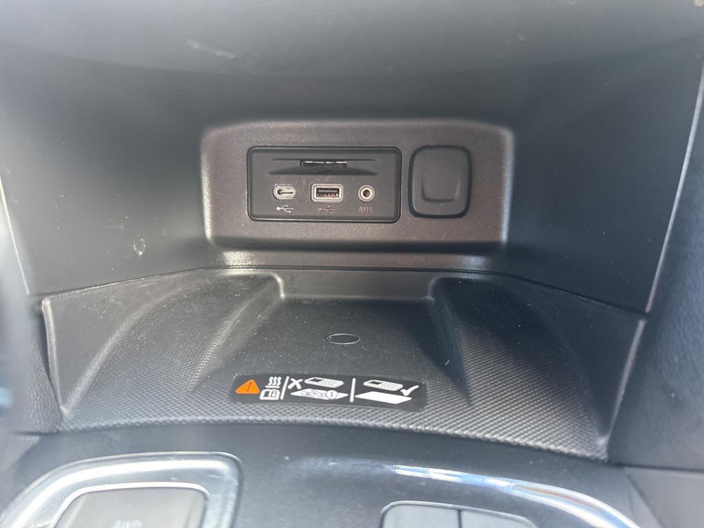 used 2022 Chevrolet Equinox car, priced at $22,310