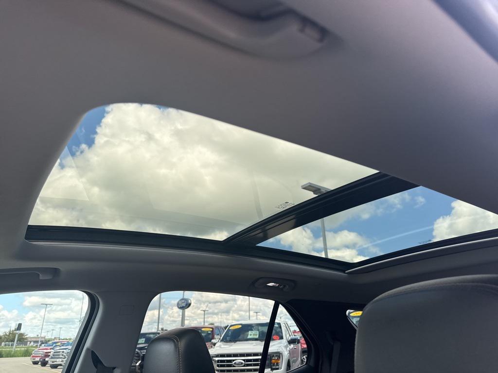 used 2022 Chevrolet Equinox car, priced at $22,310