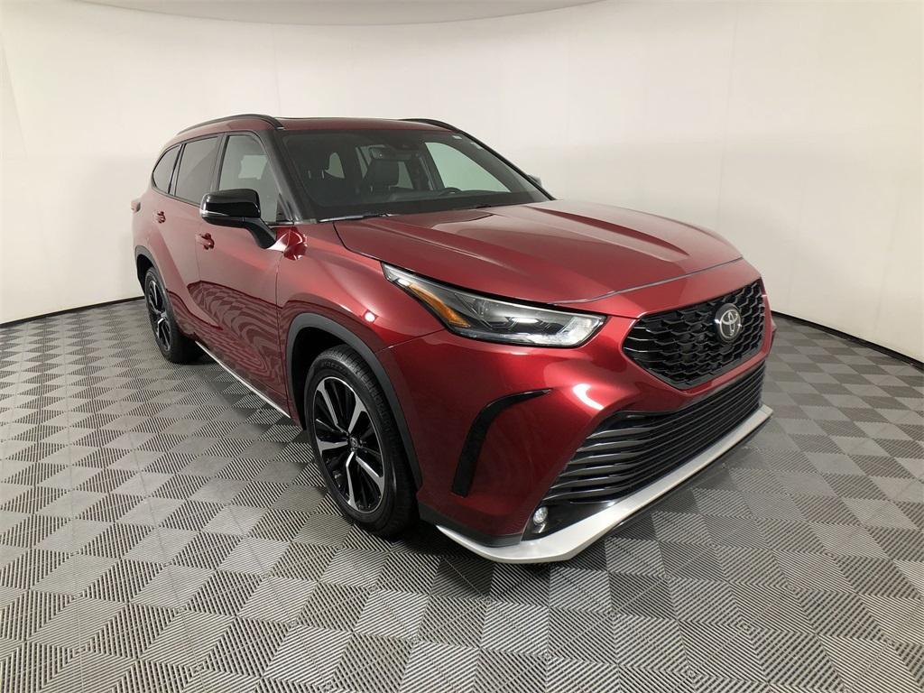 used 2022 Toyota Highlander car, priced at $35,298