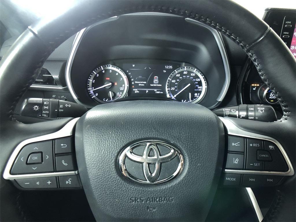 used 2022 Toyota Highlander car, priced at $35,298