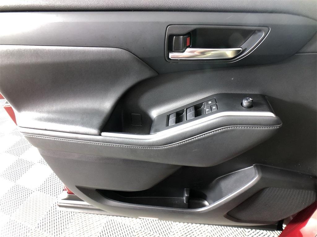 used 2022 Toyota Highlander car, priced at $35,298