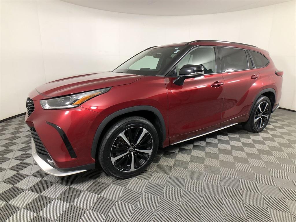 used 2022 Toyota Highlander car, priced at $35,298